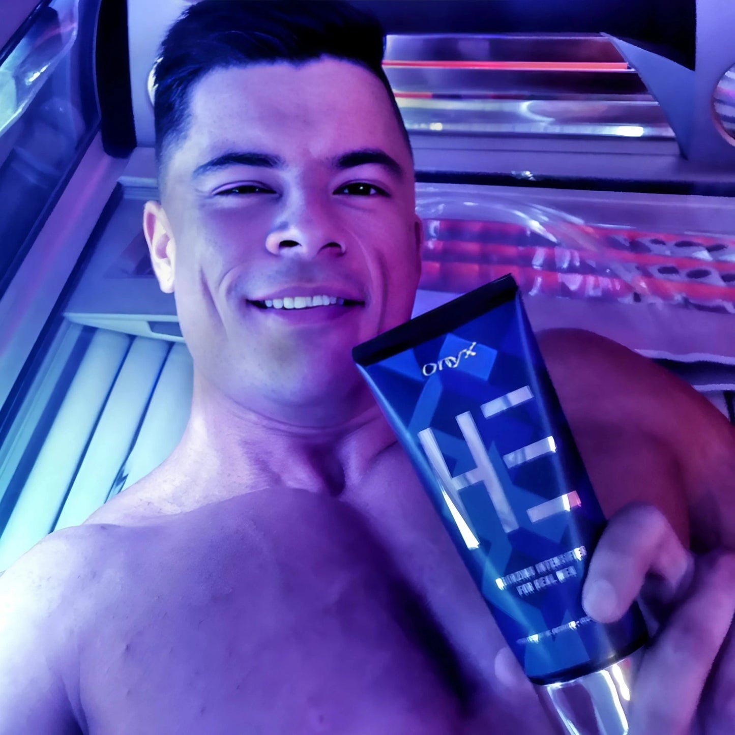 Onyx HE Tanning Lotion para hombres: intensificador de bronceado resistente al sudor con beneficios hidratantes.