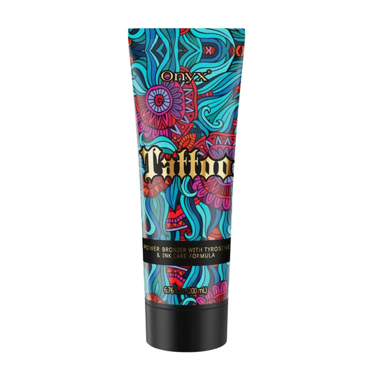 Loción bronceadora Onyx Tattoo con fórmula bronceadora y cuidado del tatuaje, diseñada para preservar la viveza del tatuaje y potenciar el bronceado UV.