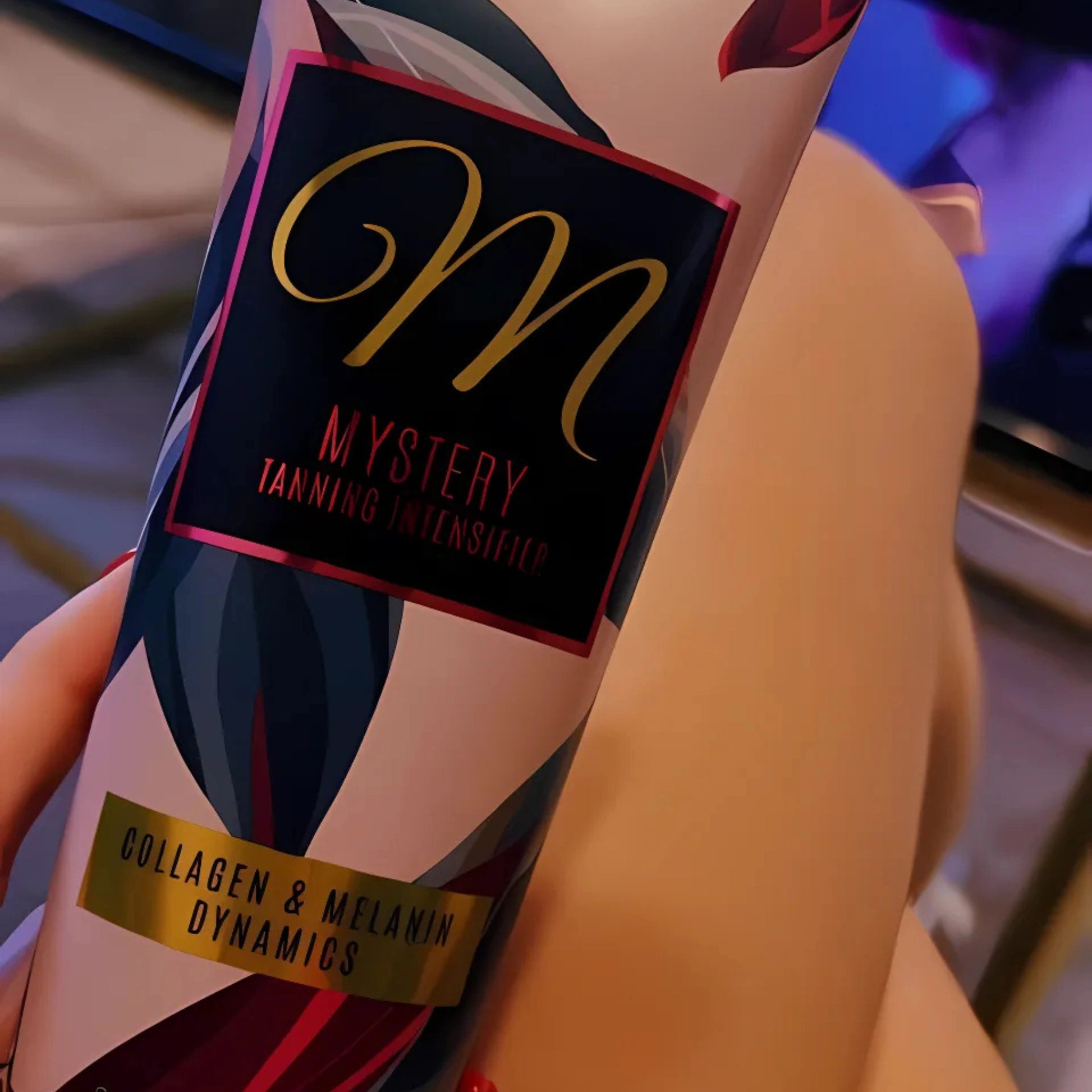 Loción Bronceadora Onyx Mystery sobre las piernas de una mujer, con foco en el diseño elegante del envase