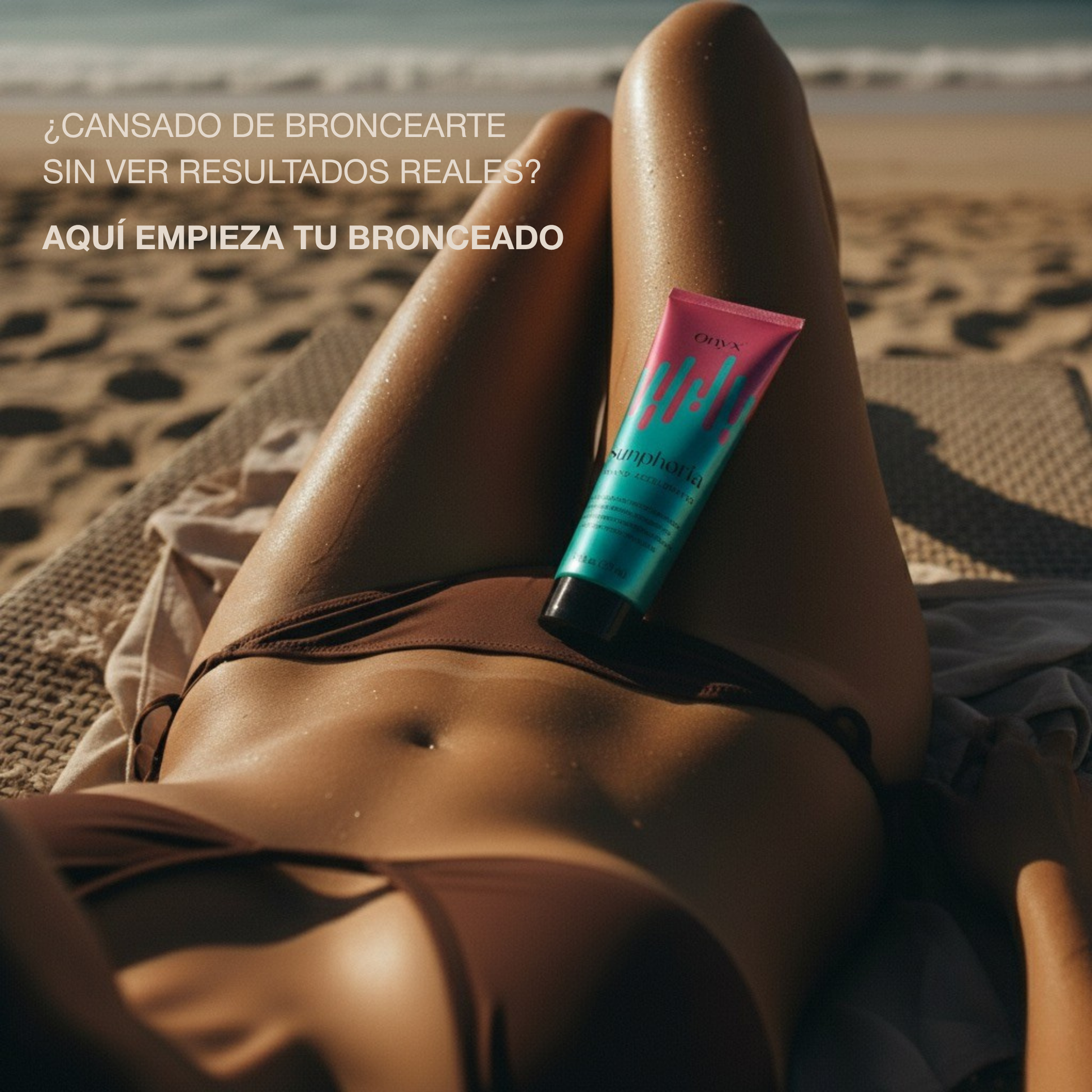Mujer bronceándose en una tumbona con Onyx Sunphoria sobre el abdomen, crema aceleradora que ayuda a conseguir resultados visibles de bronceado.